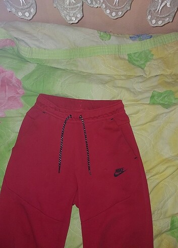 Nike Kırmızı Nike Tech Fleece