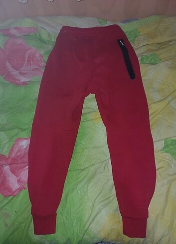 s Beden Kırmızı Nike Tech Fleece