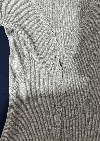 Gri Düğmeli V Yaka Kadın Hırka mavinin - Görsel 3