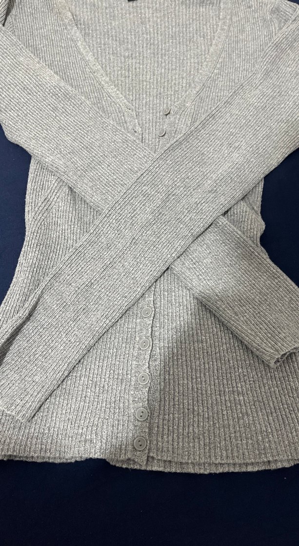 Gri Düğmeli V Yaka Kadın Hırka mavinin - Görsel 4