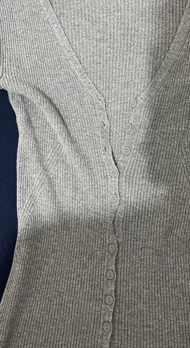 Gri Düğmeli V Yaka Kadın Hırka mavinin - Görsel 3