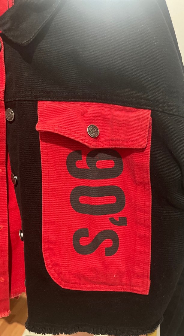 90'lar Temalı Kırmızı Siyah Denim Ceket - Görsel 2