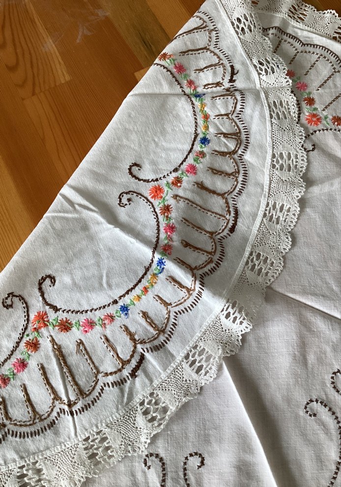 İşlemeli Beyaz Bohem Yuvarlak Masa Örtüsü - Görsel 4