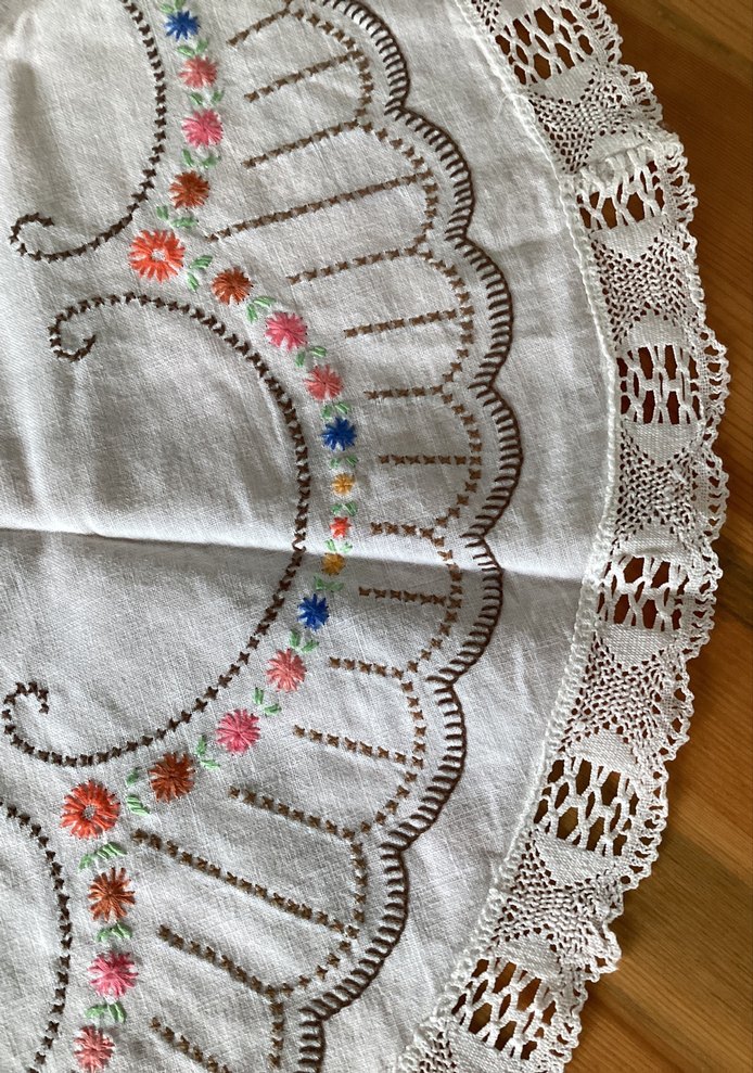İşlemeli Beyaz Bohem Yuvarlak Masa Örtüsü - Görsel 3