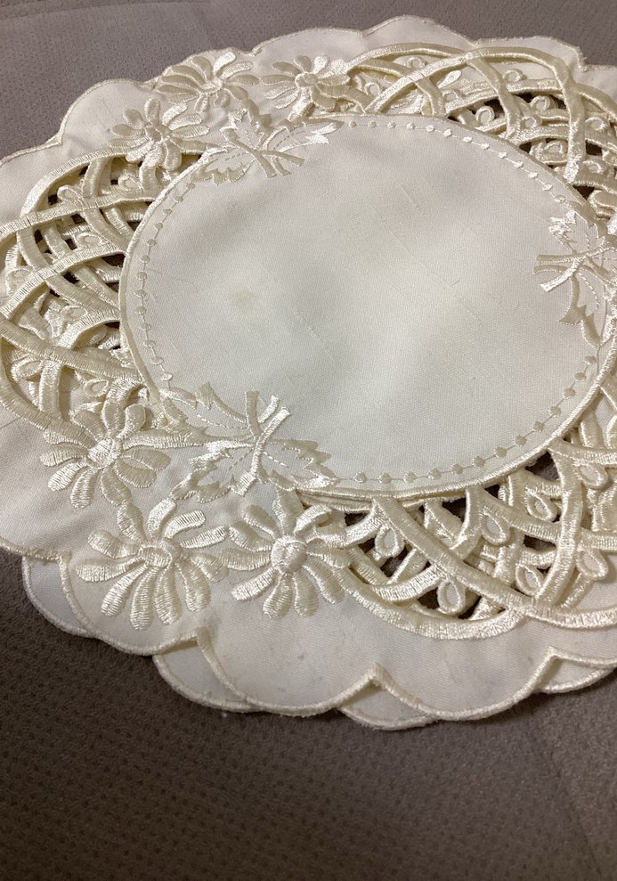 Krem Renk Nakışlı Yuvarlak 3 parça - Görsel 3