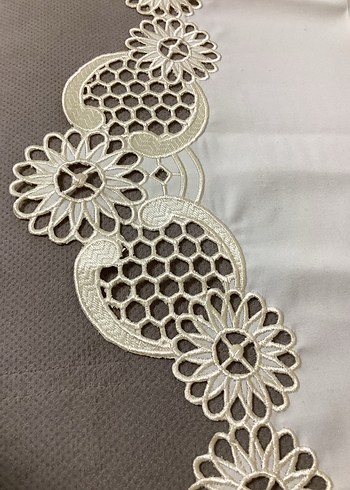 Krem Renkli Dantel Kenarlı Masa Örtüsü - Görsel 2