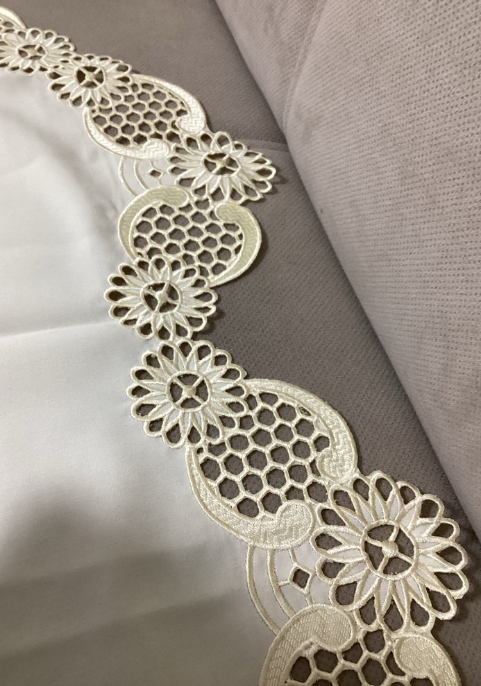 Krem Renkli Dantel Kenarlı Masa Örtüsü - Görsel 3