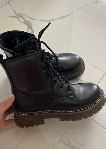 Siyah Rugan Bağcıklı Gotik Kadın Bot