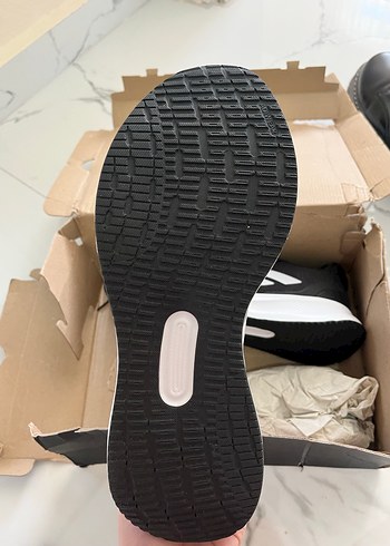 Adidas Siyah Beyaz Bağcıklı Spor Ayakkabı
