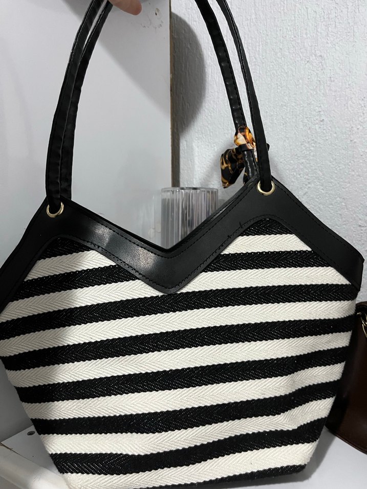 Zebra Desenli Siyah Kadın Omuz Çantası - Görsel 2