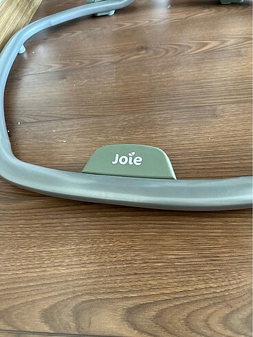 Joie Ana kucağı