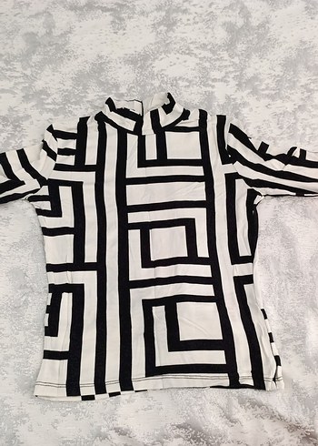 Uzun Kollu, Fermuarlı, Yüksek Yakalı Zebra Desenli Bluz