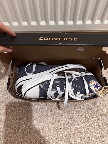 Lacivert Convers