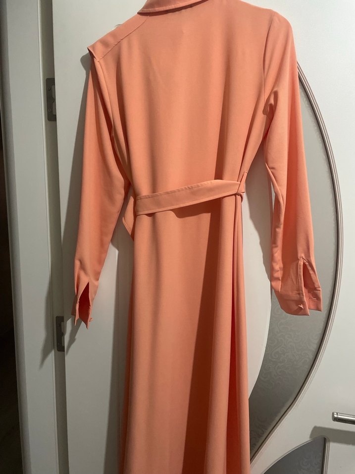 Düğmeli Uzun Nar Çiçeği Kadın Elbise - Görsel 3