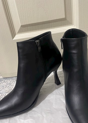 Siyah Stiletto Topuklu Deri Kadın Bot - Görsel 3