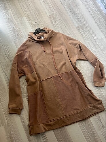Nihan sweatshirt sıfır gibi