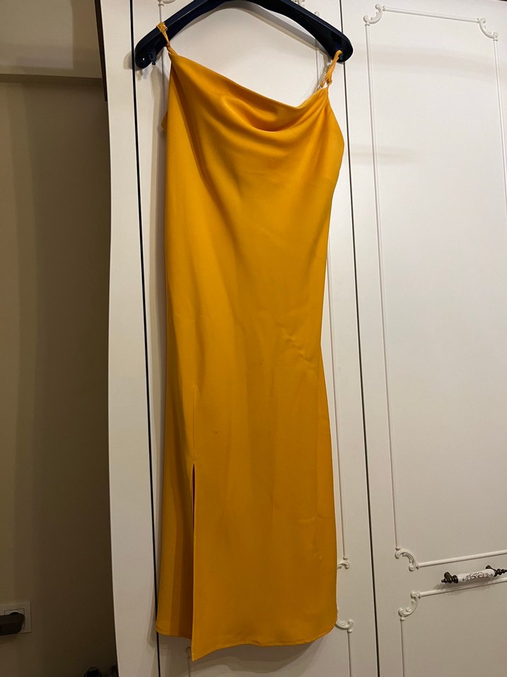 Sarı Uzun Drapeli Askılı Elbise - Görsel 2