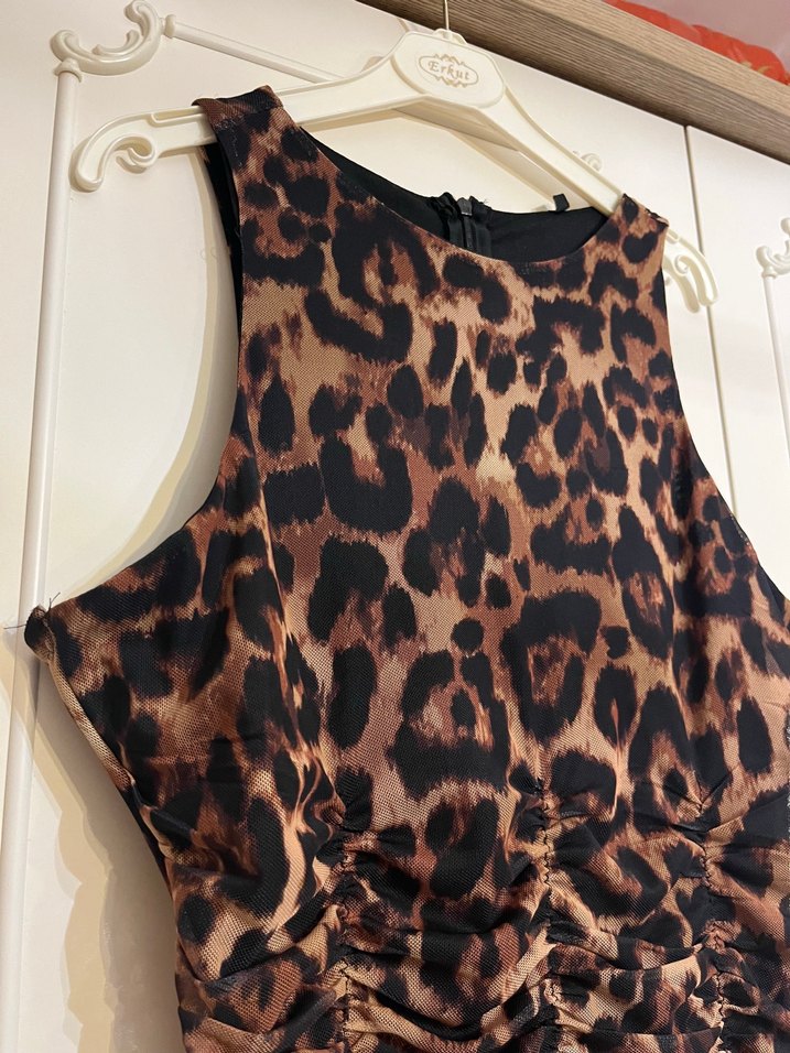 Leopar Desenli Drapeli Uzun Elbise - Görsel 2