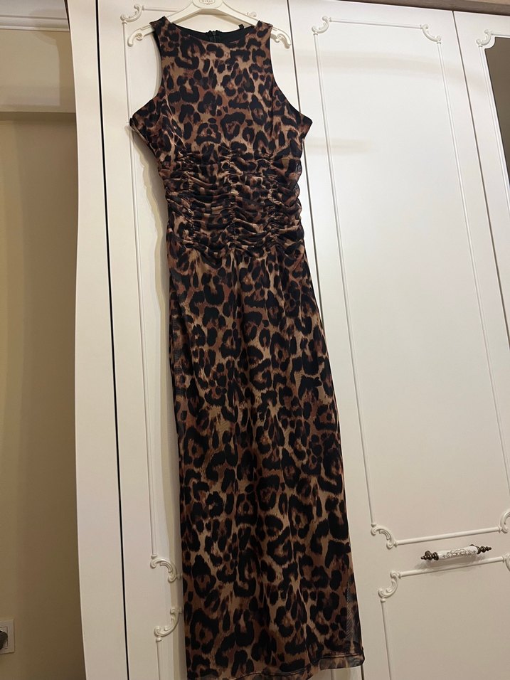 Leopar Desenli Drapeli Uzun Elbise - Görsel 3