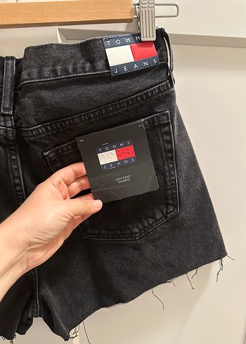 m Beden siyah Renk Orjinal Tommy Hilfiger kot şort