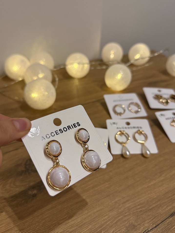 Altın Renk Mini Boncuklu Kadın Küpeler - Görsel 3