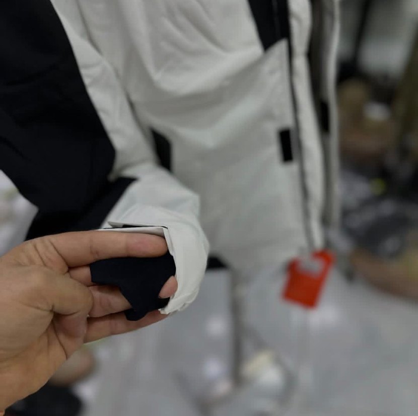 Kapüşonlu Beyaz ve Siyah Spor Mont - Görsel 4