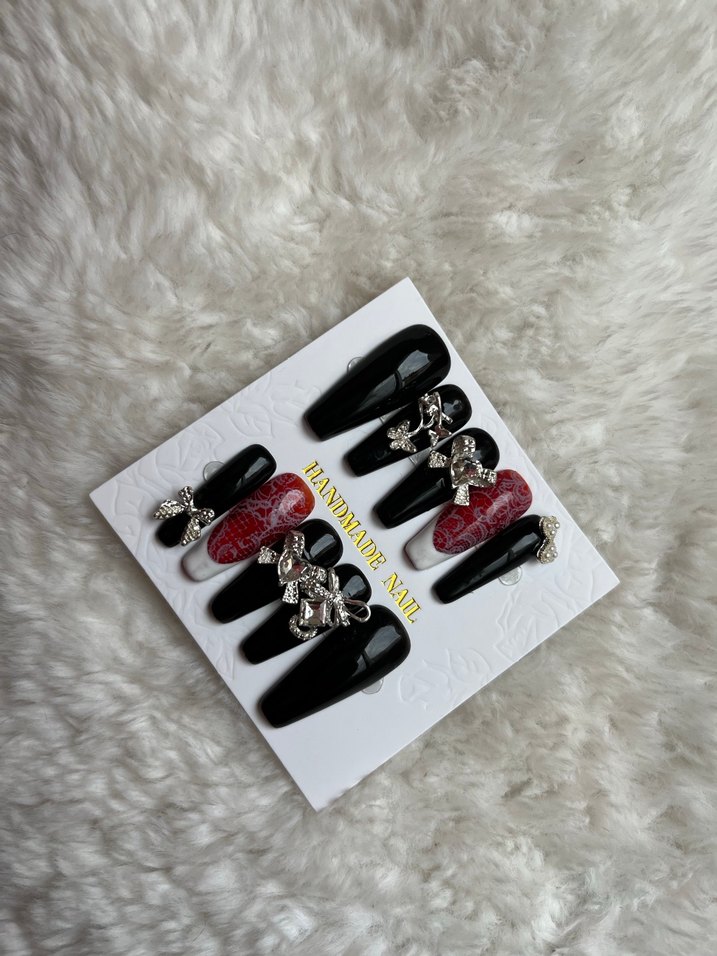 Siyah Taşlı ve Kelebek Detaylı Tırnak Süsü - Görsel 2