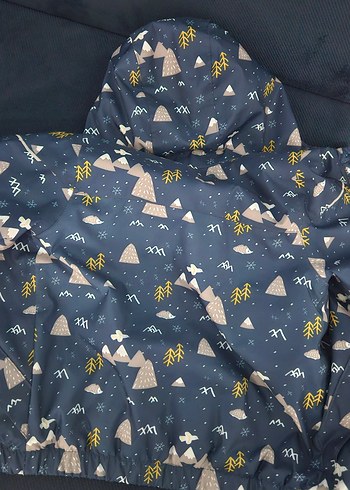 Mavi Desenli Erkek Çocuk Kapüşonlu Mont - Görsel 2