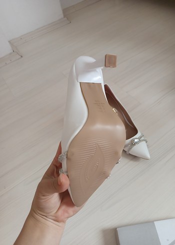 39 Beden beyaz Renk Diger Beyaz Stiletto Zincir Detaylı Kadın Abiye Ayakkabı