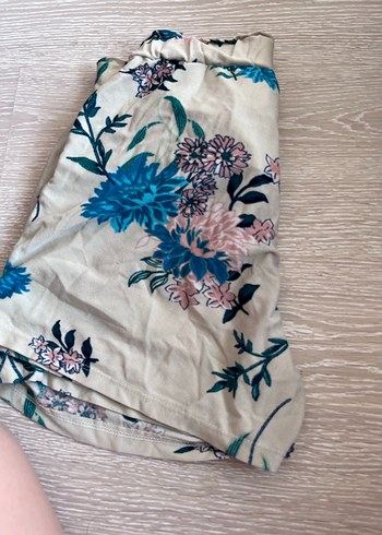 Çiçek Desenli Kemerli yazlık şorr - Görsel 2