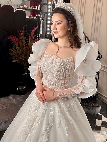 Diğer Volan detaylı prenses model gelinlik