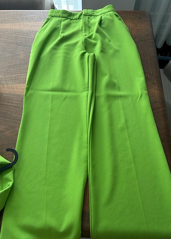 Yeşil Düğmeli Kadın Blazer Ceket pantolon takım olaraktır - Görsel 2