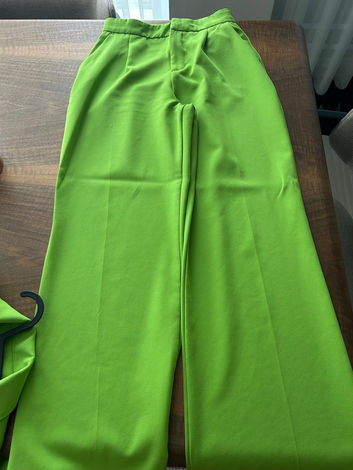 Yeşil Düğmeli Kadın Blazer Ceket pantolon takım olaraktır - Görsel 2