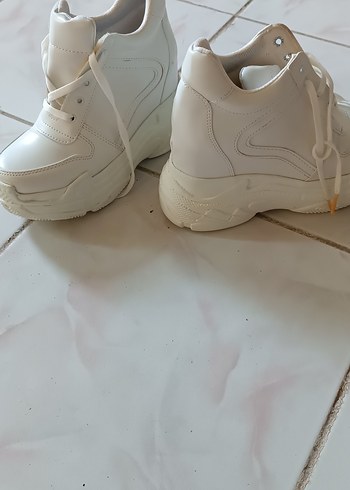 37 Beden Beyaz Kadın Dolgu Topuklu Spor Ayakkabı