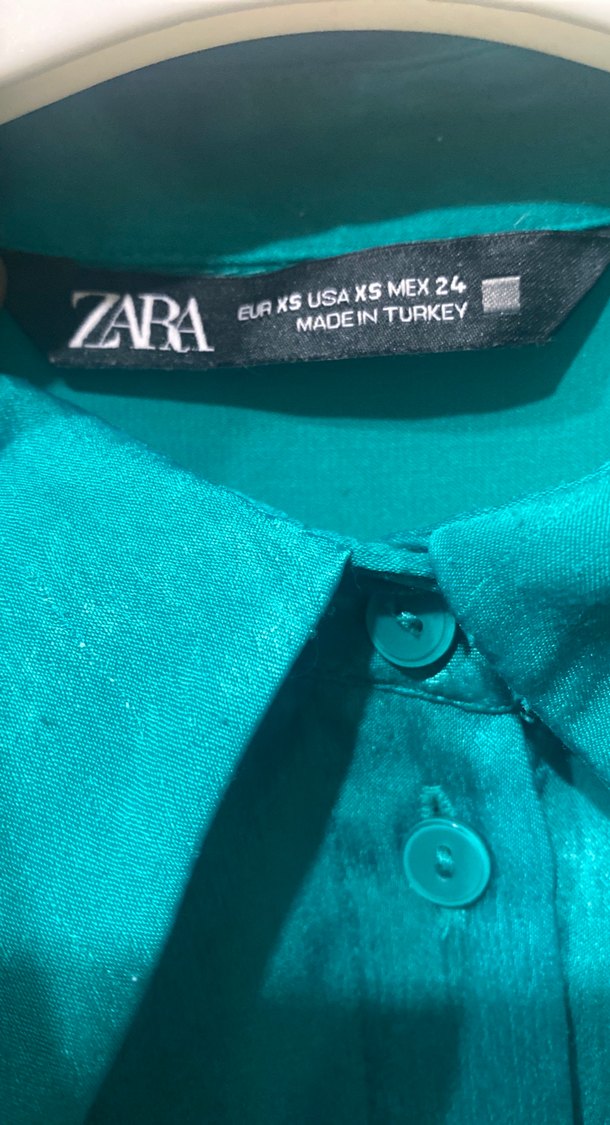 Uzun, bol kesim, parlak turkuaz kadın gömlek - Görsel 3