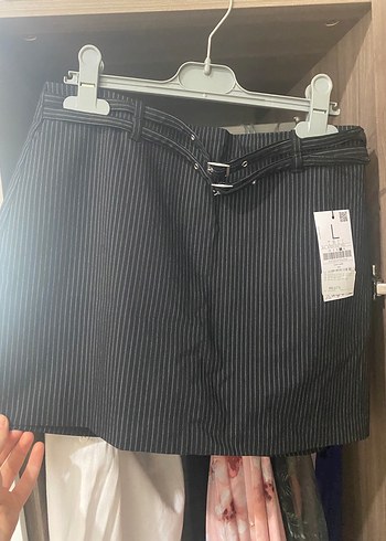 Çizgili Kemerli Siyah Mini Etek - Görsel 3