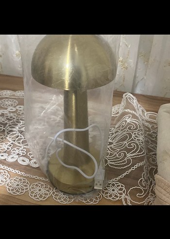 Parlak Altın Masa Lambası - Görsel 2