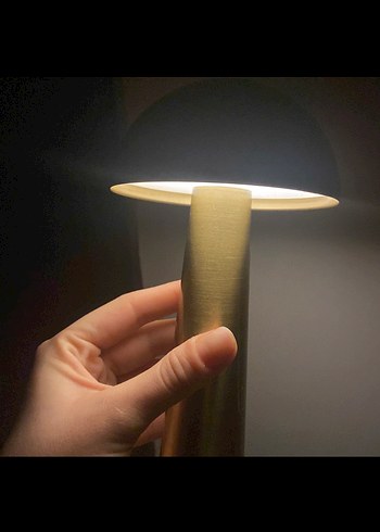 Parlak Altın Masa Lambası - Görsel 3