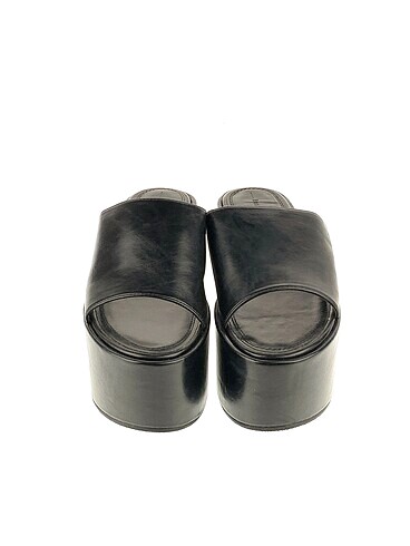 37 Beden Bershka Terlik %70 İndirimli.
