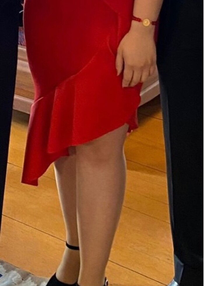 Kırmızı Elbise - Görsel 4