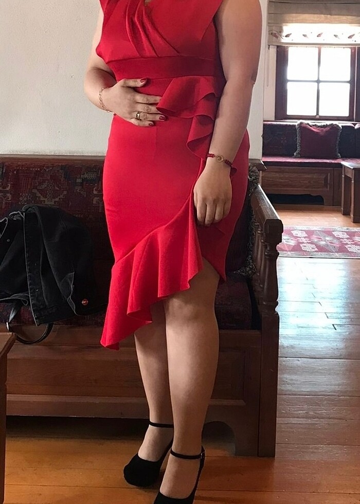 Kırmızı Elbise - Görsel 2