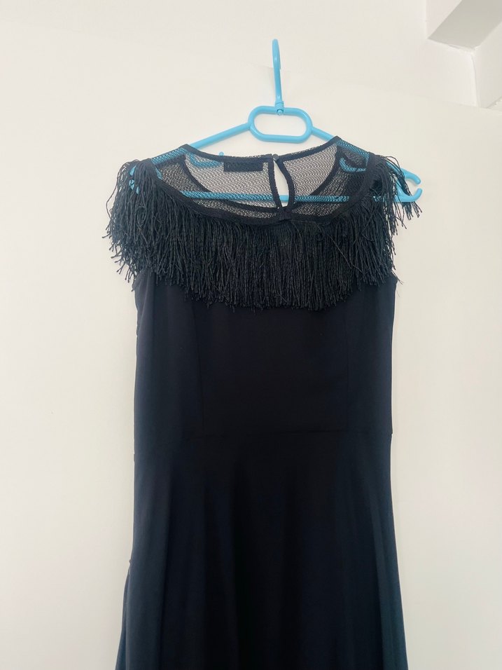 Siyah Fırfırlı Uzun Kolsuz Elbise - Görsel 3