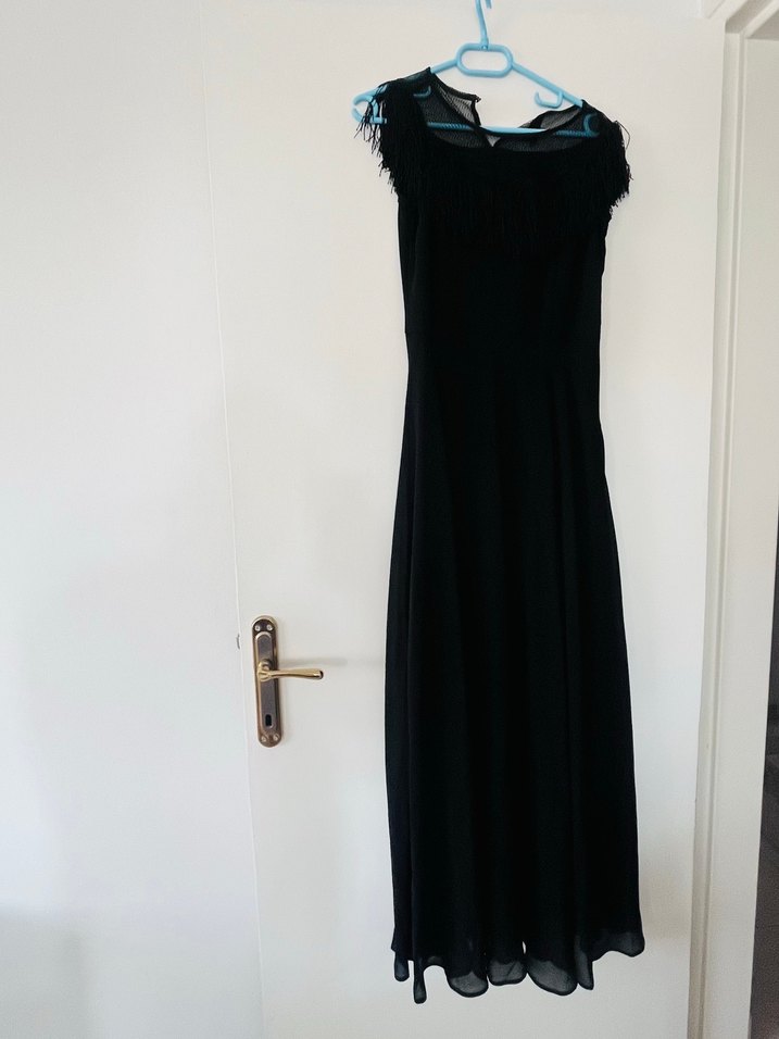 Siyah Fırfırlı Uzun Kolsuz Elbise - Görsel 2