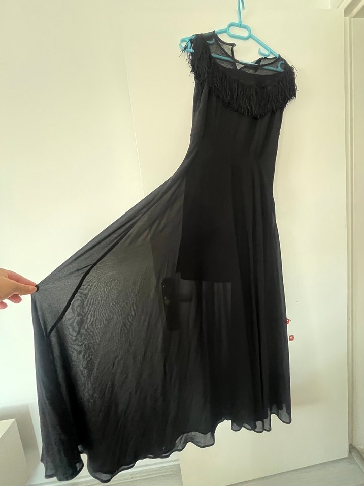 Siyah Fırfırlı Uzun Kolsuz Elbise - Görsel 4