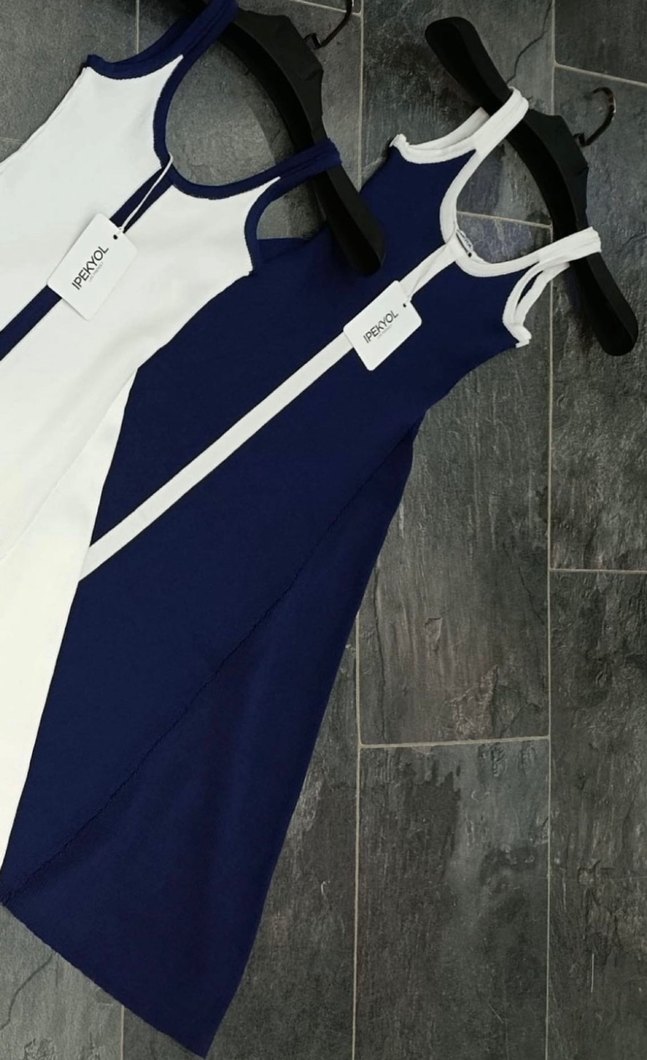 Mavi V Yaka Kısa Örgü Atlet - Görsel 2