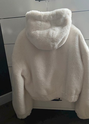 Bershka Kapüşonlu Beyaz Peluş Mont - Görsel 5