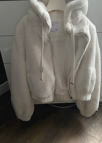 Bershka Kapüşonlu Beyaz Peluş Mont - Görsel 3