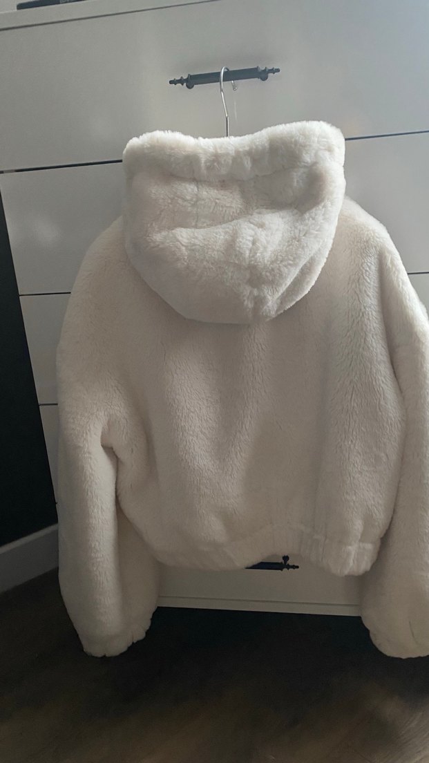 Bershka Kapüşonlu Beyaz Peluş Mont - Görsel 5