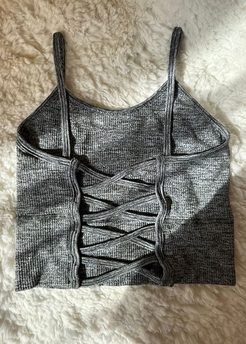 Gri renkli sırt detaylı crop top - Görsel 2