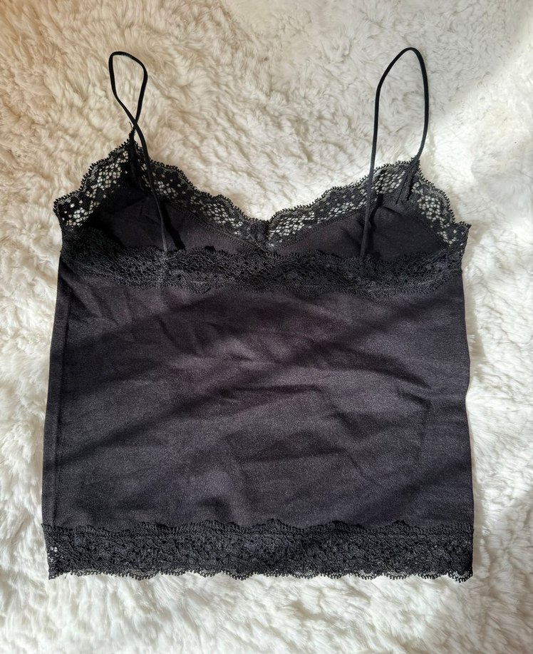 Dantel detaylı siyah crop top - Görsel 2